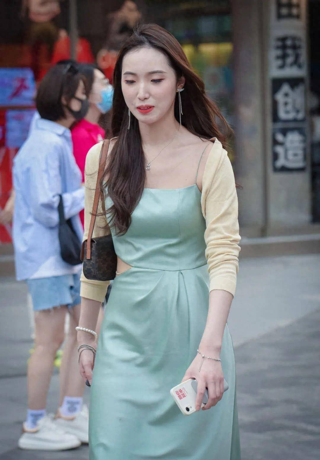 衣着大方飘逸,端庄美丽,令人赏心悦目_衣服_女孩_显得