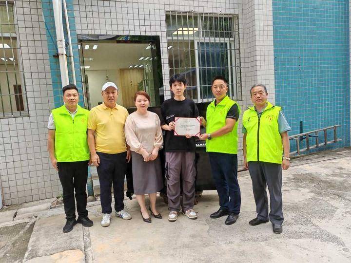 福州高二学生陶冶捐赠雅马哈钢琴,助力福州公益事业_同学_陶然_福建省