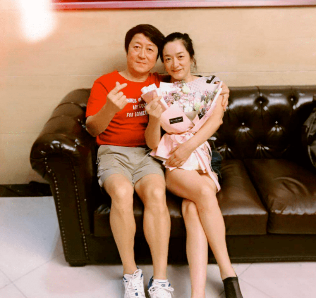 金泽灏从小就耳濡目染父母相濡以沫的爱情,直到父母老去以后,这份几十