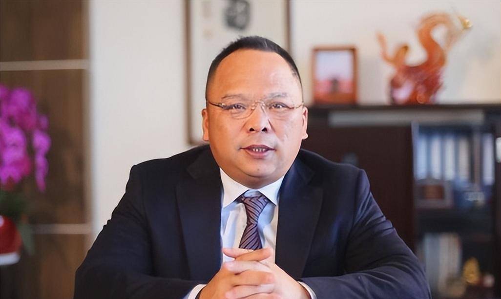 浙江少年13岁辍学,首次创业负债300万,后靠代工逆袭身家700亿_马建荣