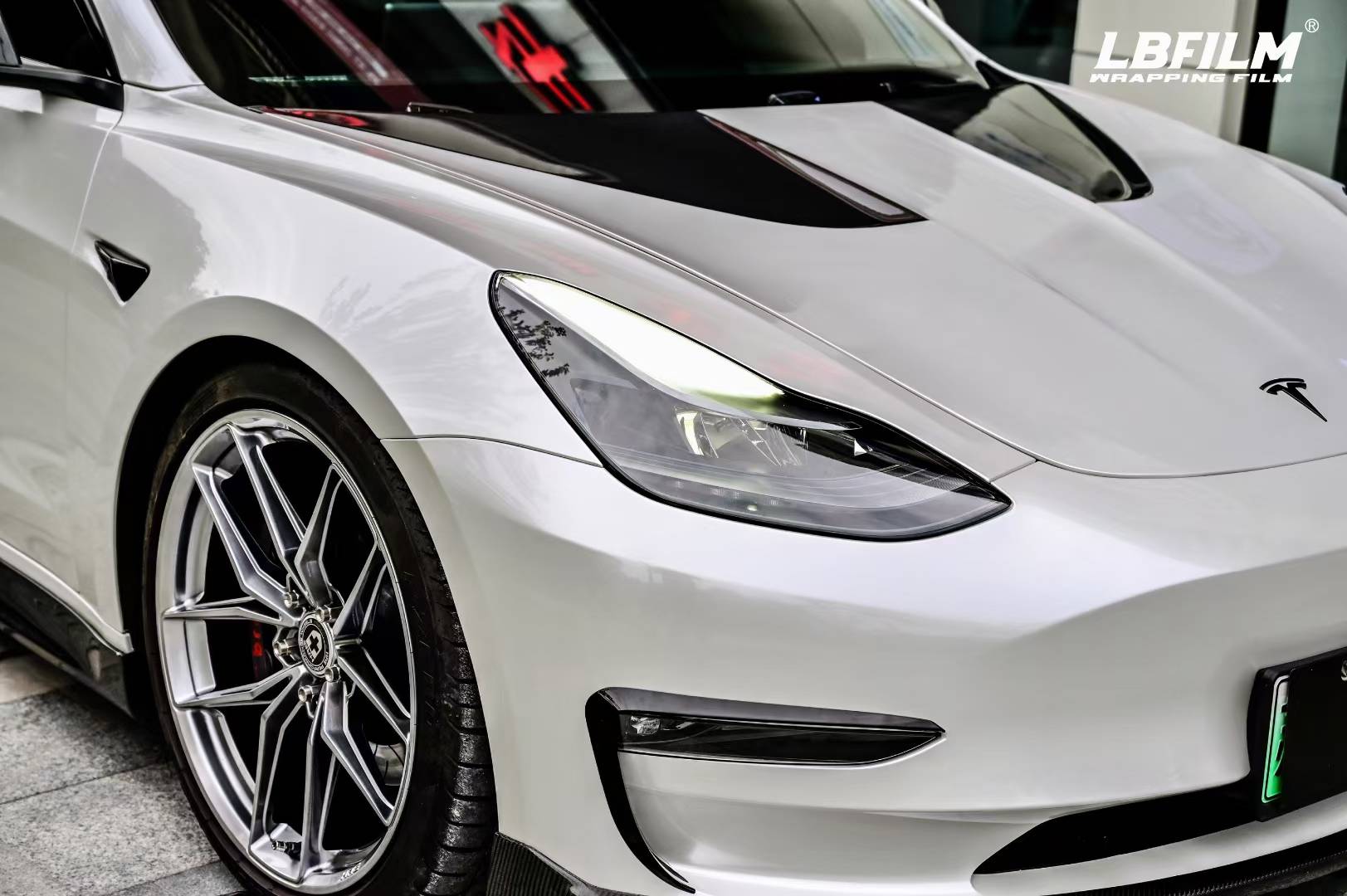 特斯拉lb改色膜液态金属慕斯白,不是纯纯的傻白_搜狐汽车_搜狐网