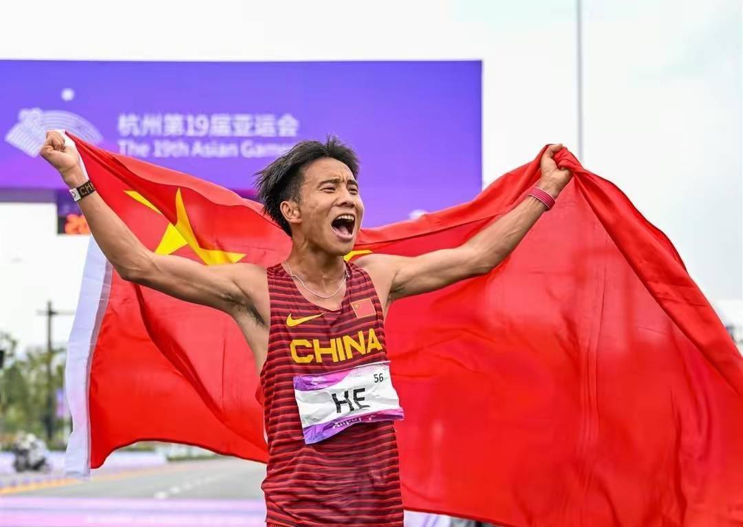 在亚运马拉松史上,中国男运动员曾长期无缘领奖台