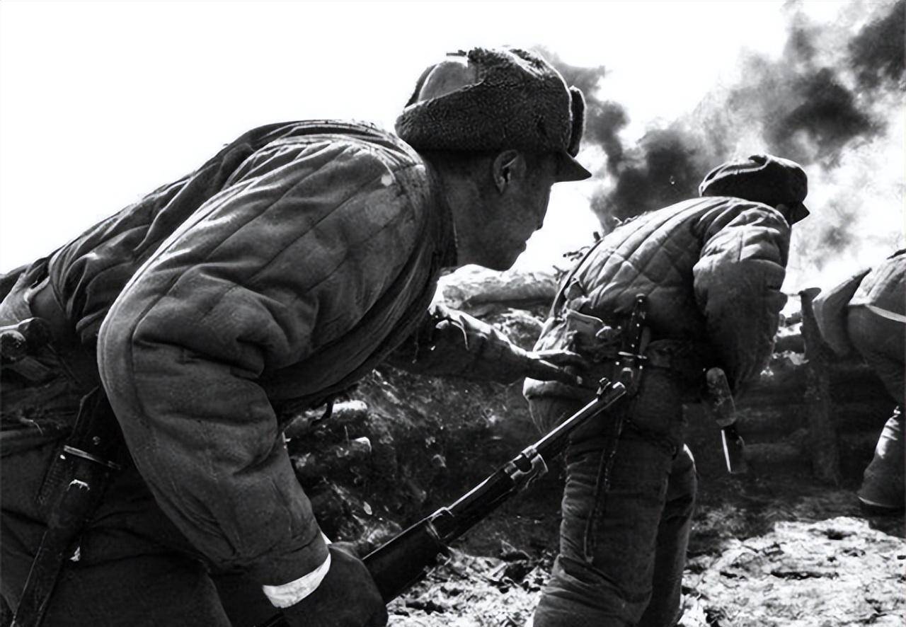 上甘岭战场遗弃大量美军罐头,装的全是粪便,美:要怪就怪张桃芳_志愿军