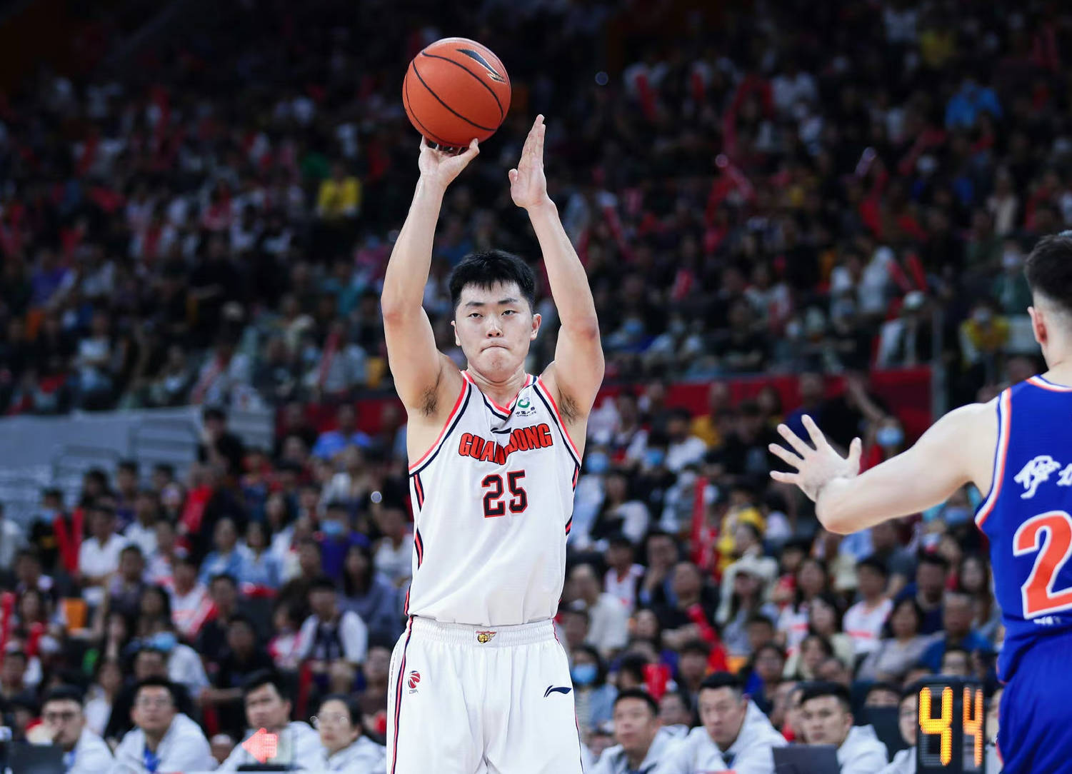 广东队"新王炸"正式上位,打爆三外援震惊联盟_张昊_张皓嘉_马尚