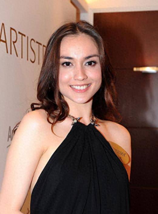 给富豪五年连生四娃,拿到5亿分手费,38岁的她如今怎样了_刘碧丽_洗米