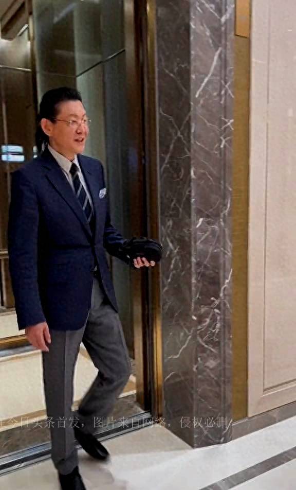 正大综艺主持人30年后再相聚,72岁姜昆显年轻,59岁程前超时尚_娱乐