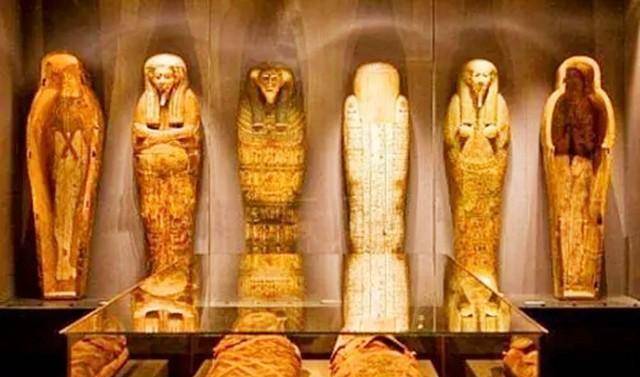 88岁老人去世29年肉身不腐,遗体安放在屋子里,多人前来参观_周凤臣