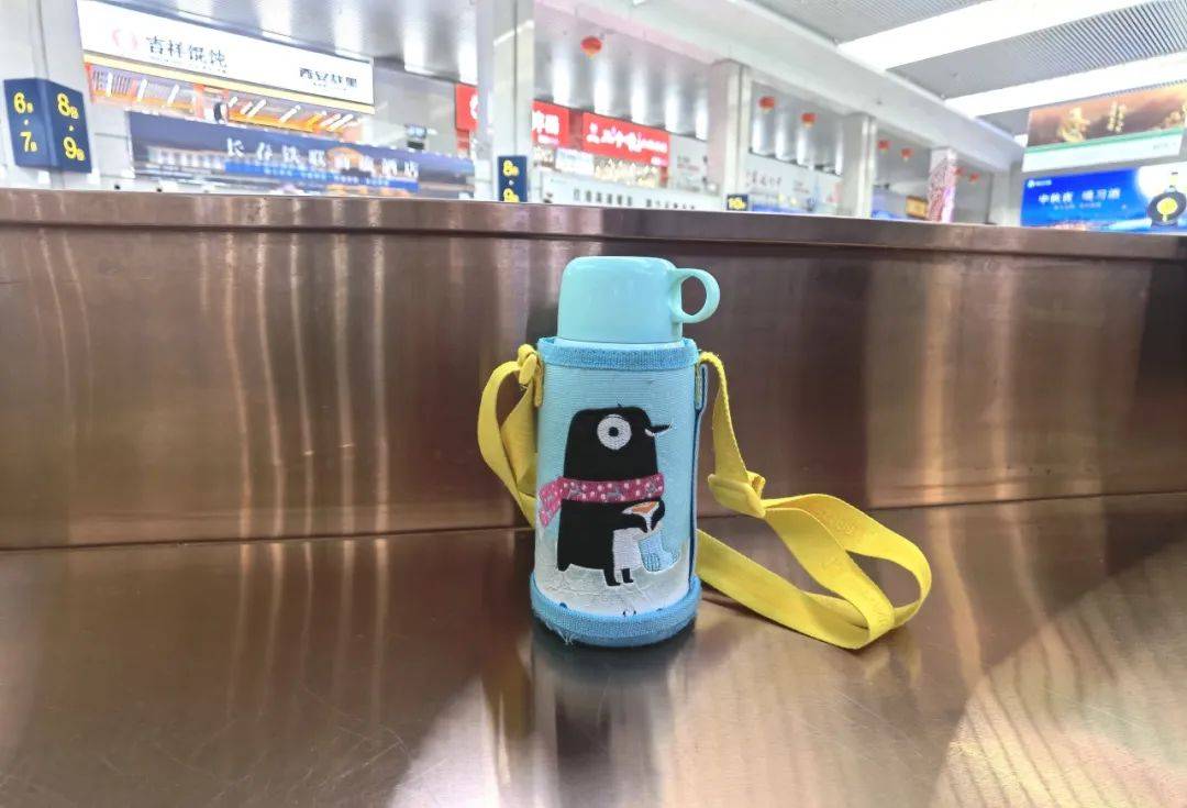 内有充电宝,学生证件等物品2023年10月4日k1528次列车10月4日5移交的