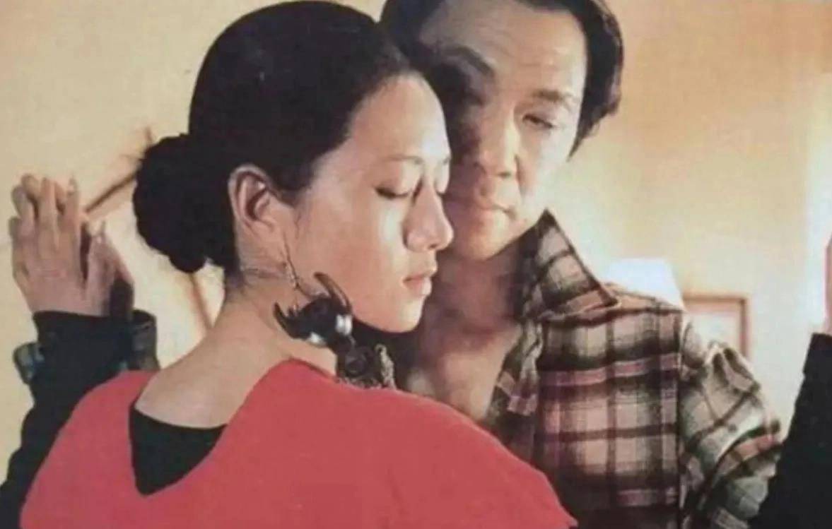 王学圻:与妻子恩爱40年,晚年坚持要离婚,如今咋样了?