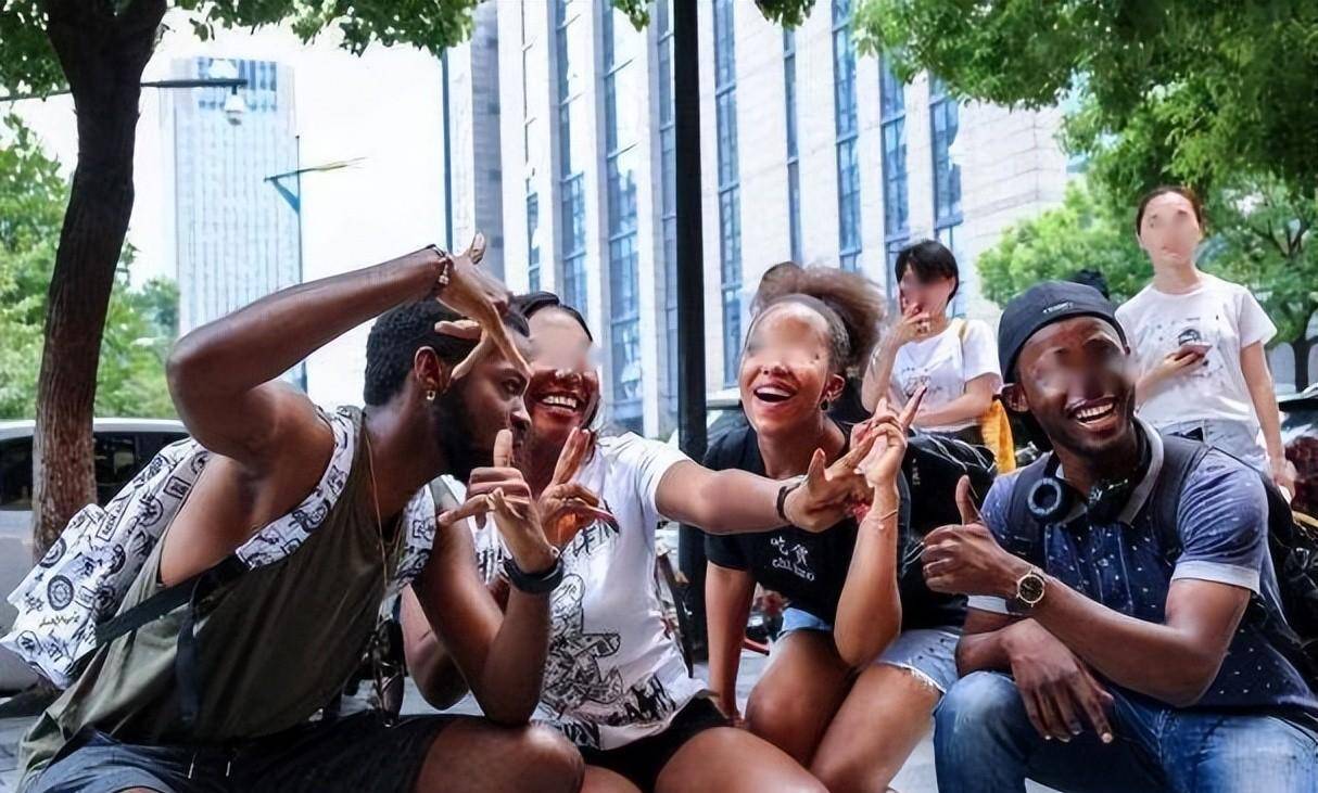 黑人留学生疯狂"猎艳"苏联女郎,引起群众反抗,当局:统统遣返_国家