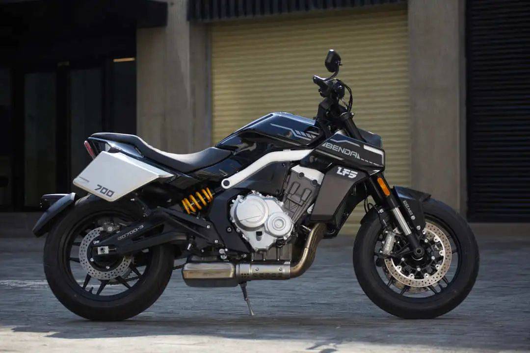 四缸街车直降8000元,独特设计,出色操控的唐刀700,它不香吗?