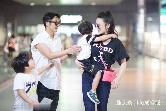 冉莹颖拎15万爱马仕高调出行,光腿穿时尚裙时尚,三胎辣妈中少见