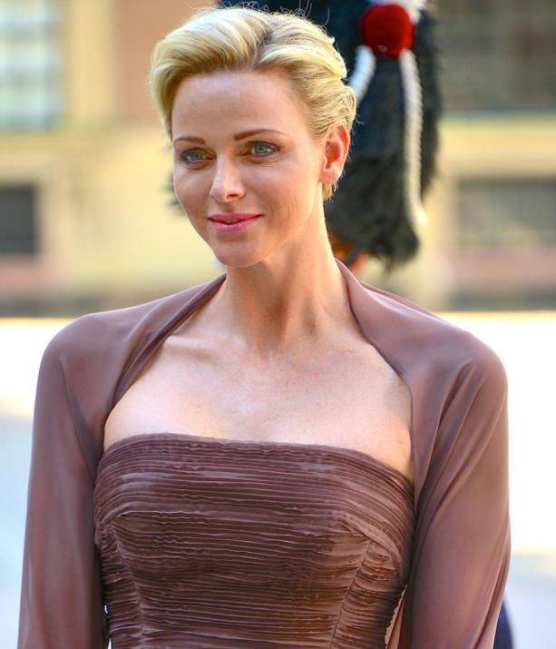 2010年南非泳坛名将与摩纳哥王子结婚前,空姐找上门:这是他孩子_夏琳