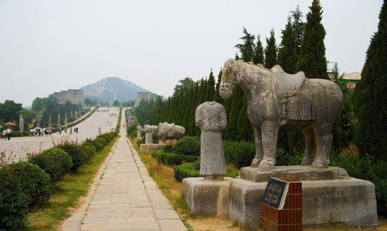 直击武则天乾陵:历经17次盗掘得以幸免,上世纪郭沫若曾建议挖开_图片