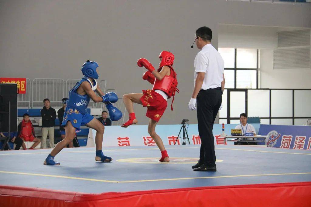 山东省武术散打冠军赛在菏泽曹州武校火热开赛_比赛_级别_女子
