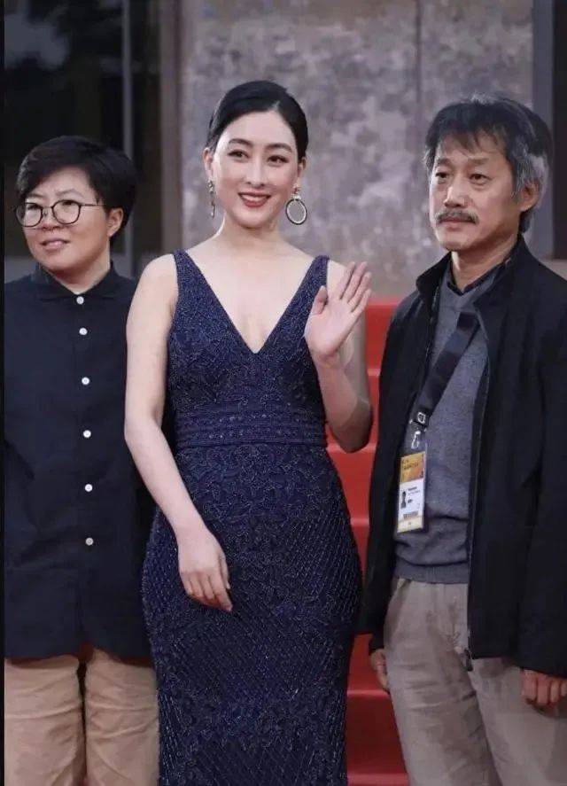马苏穿深V红毯秀性感!曾与孔令辉同居11年,李小璐出轨门后口碑彻底崩塌!