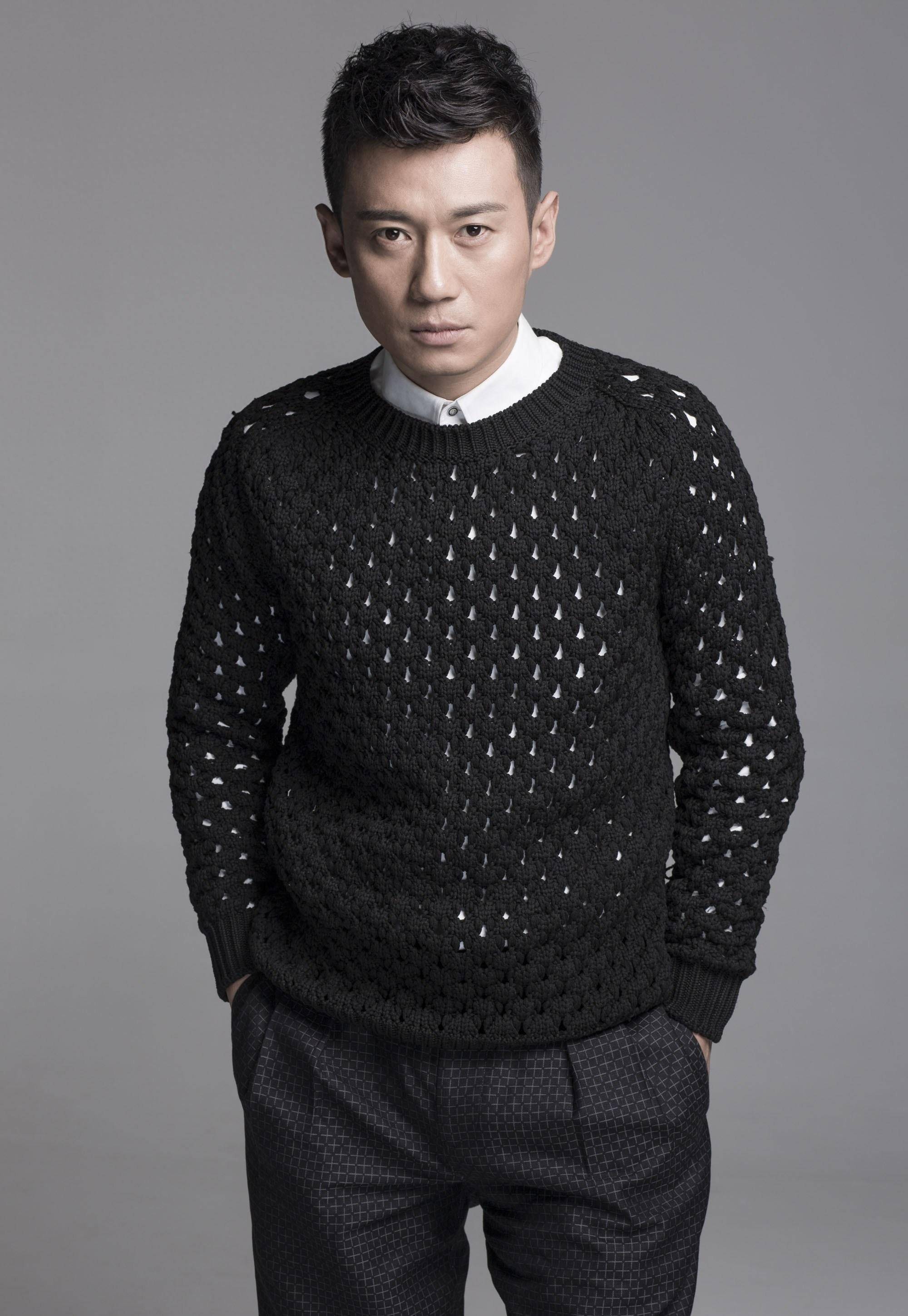 徐洪浩:比妻子大10岁,家里家外都被妻子领导,风光背后有眼泪