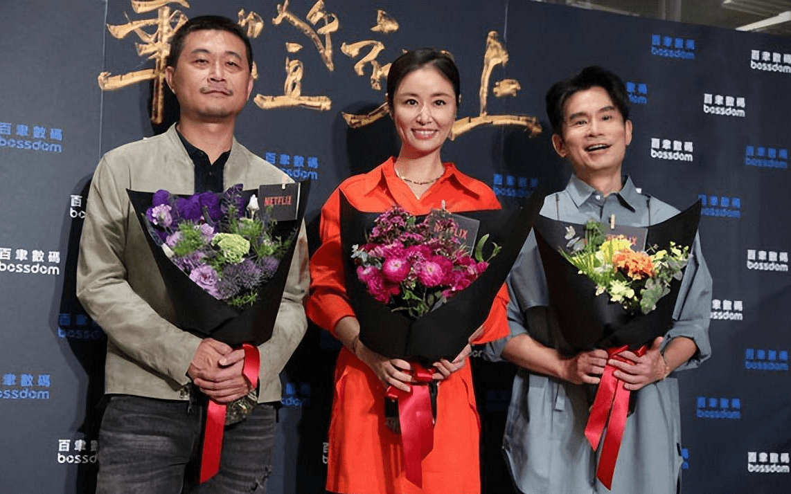 再比如《华灯初上》导演连奕琦,曾在台湾电影《诡丝》担任场地经理,也