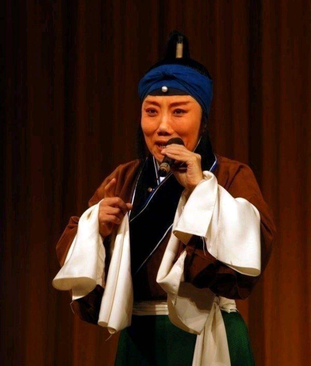 兰文云被排挤离开舞台,许多人还称其自找的,那李晓兰遭遇黑幕呢_京剧