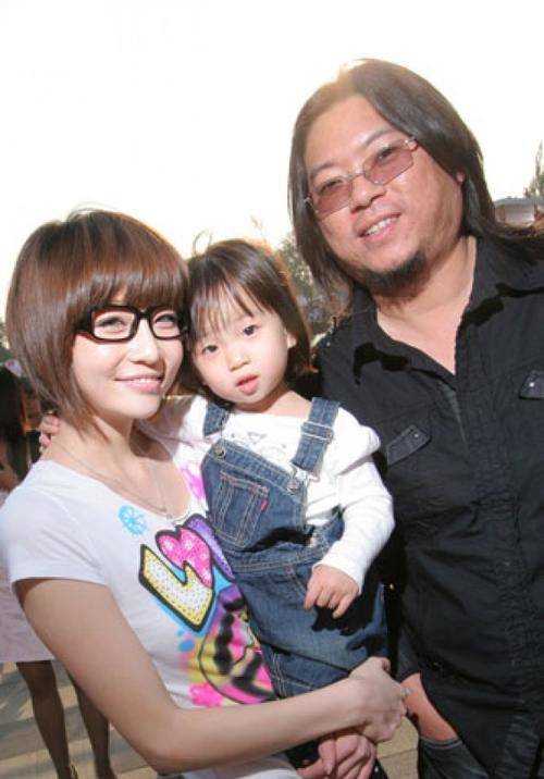 20年前筠子穿红裙上吊,死前留遗言,并致电母亲:高晓松把我卖了_女孩