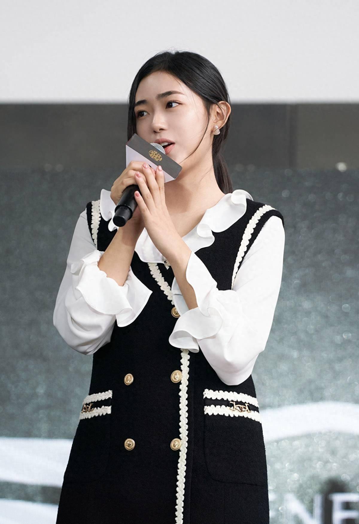 kim jiwoo亮相第28届釜山国际电影节惊艳众人!_观众_故事_演技