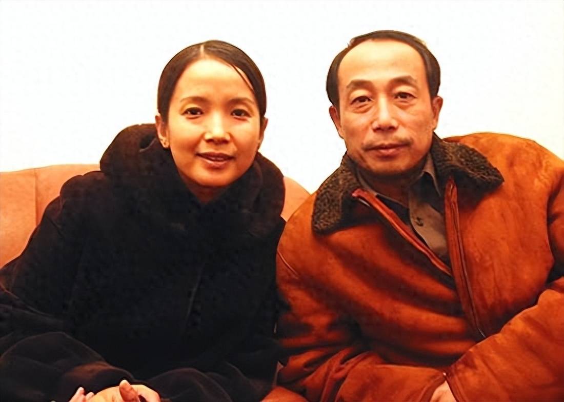 63岁在美国捡垃圾的吕丽萍,已经活成了一个"笑话"_孙海英_中国_国家