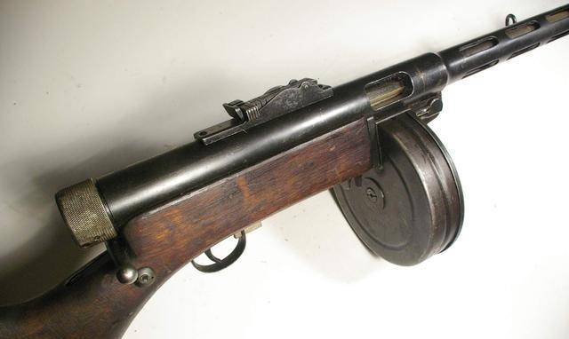 后被命中头部,缺半张脸存活到97岁_西蒙·海耶_芬兰_狙击手