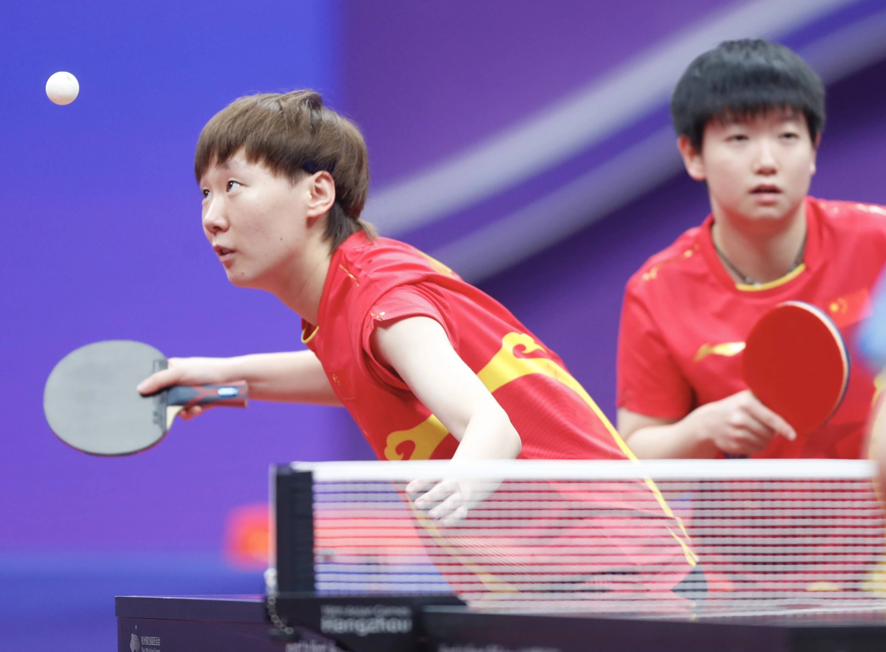 原创孙颖莎王曼昱谁会先成就大满贯孙颖莎的机会更好王曼昱需逆袭