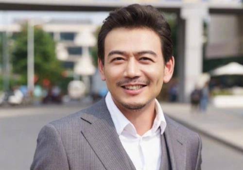 杨烁沧桑的面庞下,也藏不住一颗油腻的心,何时才能出人头地_杨雨辰