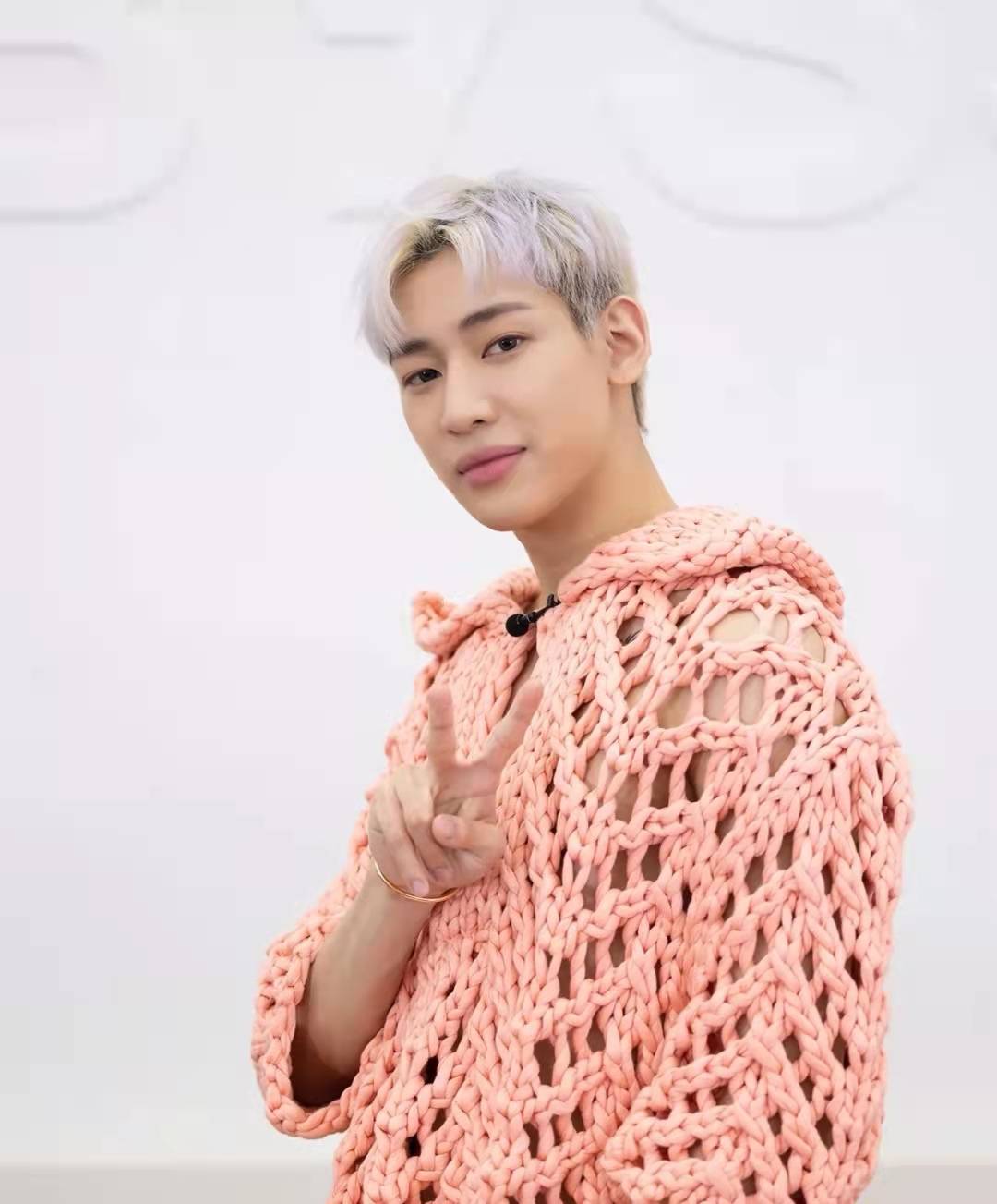 他17岁出道成国外顶流,不仅喜欢买钻石,还和当红女爱豆是发小_bambam