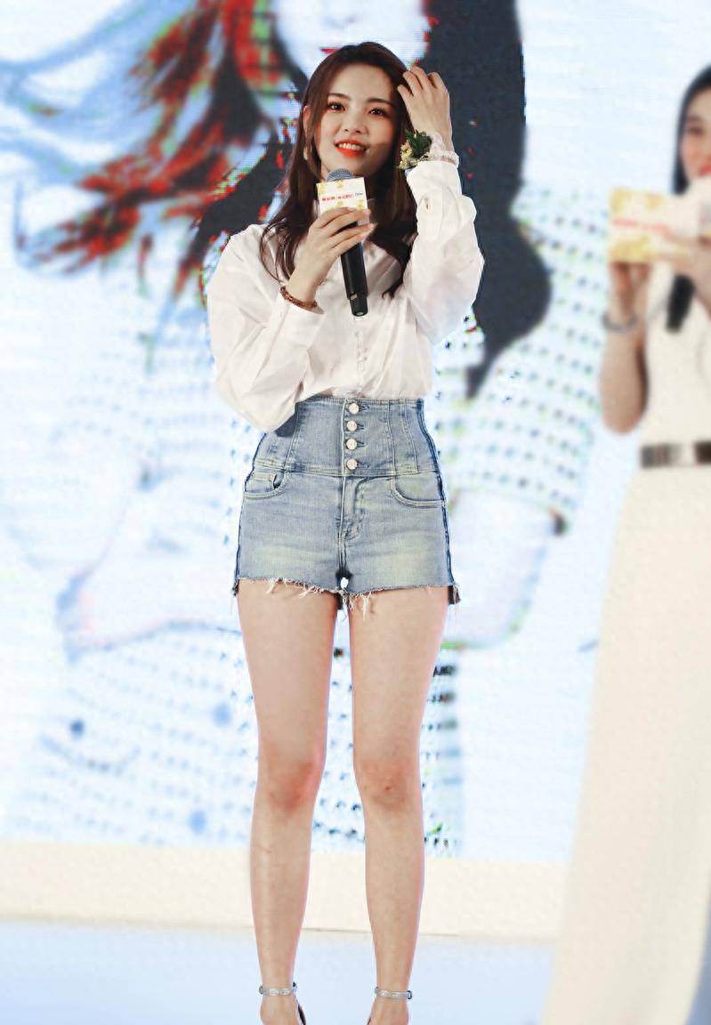 杨超越94斤的体重太不真实了!