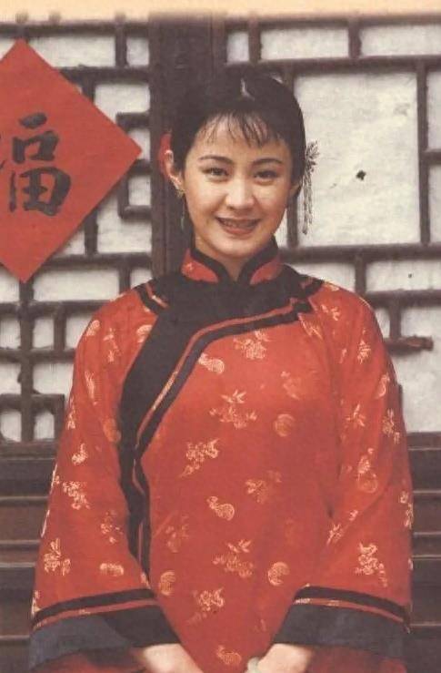 前夫用3部电影将她捧红,她离婚后不婚不育,今55岁后悔了吗_何群_家庭