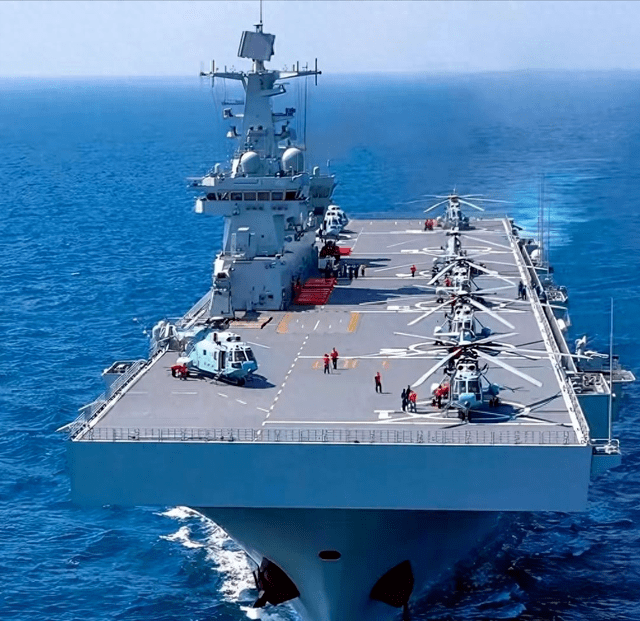 另外还有2艘051c俄式区域防空舰,4艘现代级导弹驱逐舰,2艘052b型通用