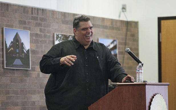 他的名字叫加西亚,1952年出生在古巴,自幼就特别活泼好动,最大的理想