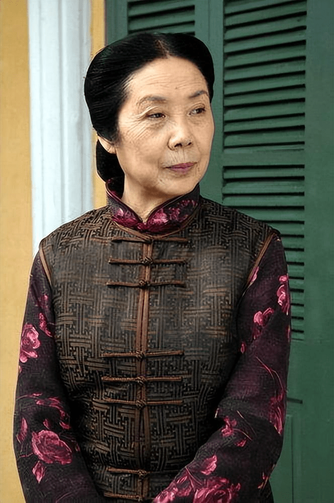 著名演员郑振瑶病逝:一向口碑良好的她,为何去世遭网友非议?