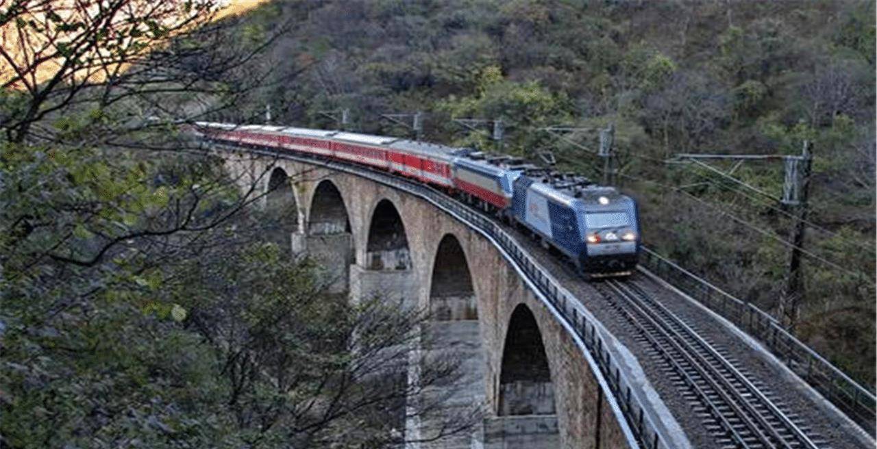 秦岭唯一"盘山铁路",无与伦比的风景线,从陕西直达四川_大山_到达