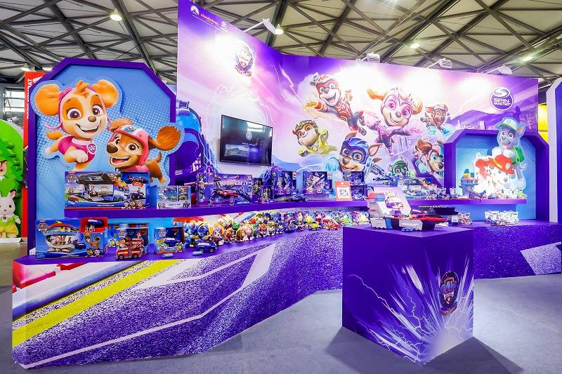 打造靓丽造型的手链,项链,美甲,彩妆的产品,还有和时尚服饰橘滋juicy