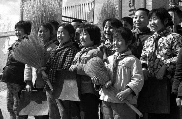 小学生放学相约"掏鸟蛋"发现千年文物,专家估价最少值50亿_古塔_探险