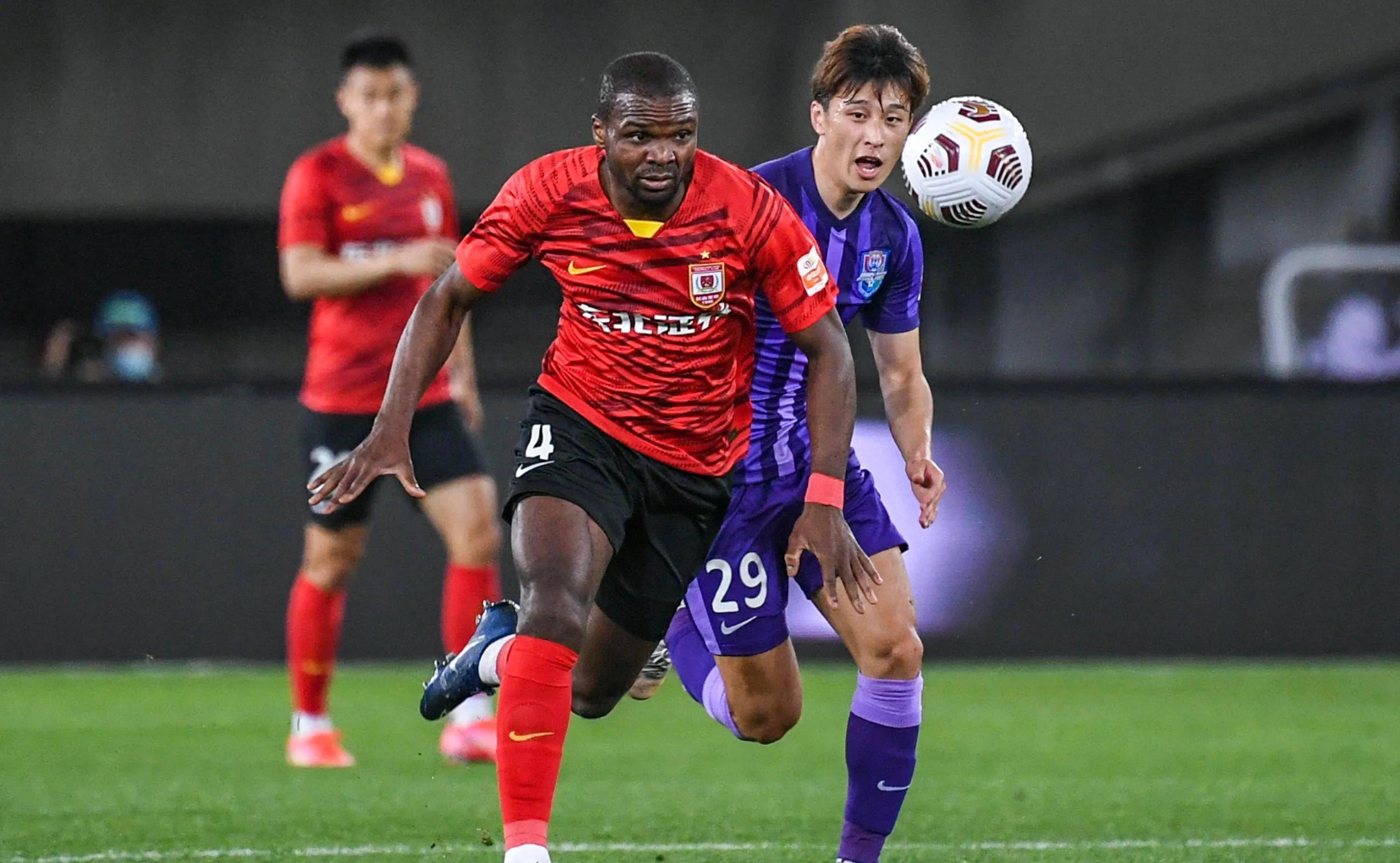 长春亚泰四号传奇之球队后防新铁闸奥克雷_奥科雷_中卫_阿斯顿维拉