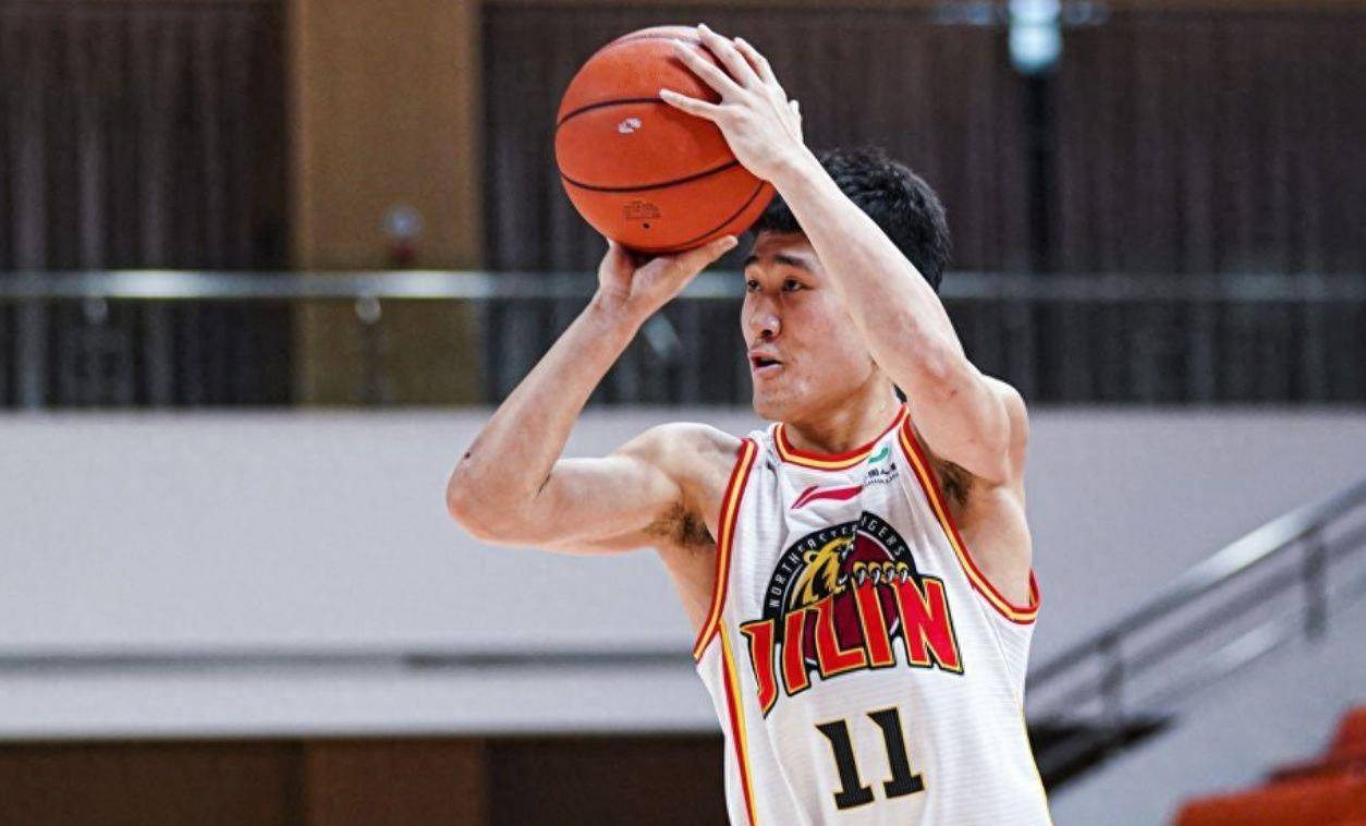 孙俊怒斥裁判,范子明爆发,二姜发挥稳定,京逆转战胜吉林.