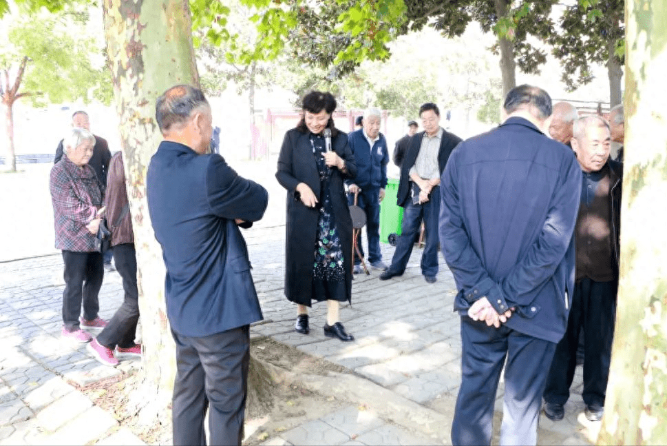 邓州市二高中40余位老教师重回校园欢度重阳佳节_石桂丽_发展_座谈会
