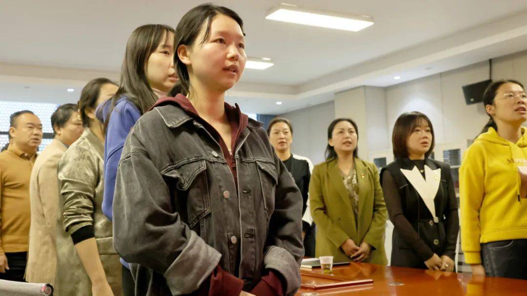 仪式由校团委书记黄灿主持湘潭大学驻湘大附校第一书记王广林,教学副