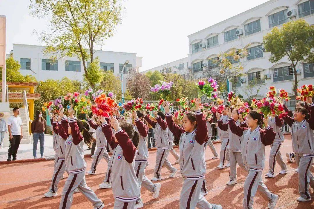 江苏省东台苏东双语学校第十八届田径运动会开幕_方阵_运动场_入场式