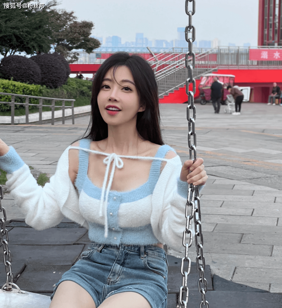 冯提莫在做最后的努力,周二珂已经"躺平",因太闲