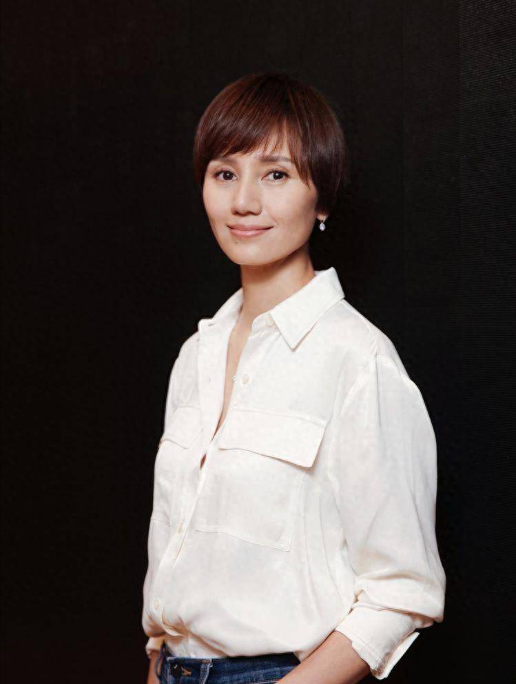 袁泉的"佛系"人生,不争不抢却越来越红_中国_医生_赫本