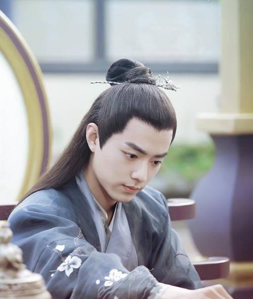 肖战"学长造型"照片遭疯传,大他的颜值在圈内属于什么水平?