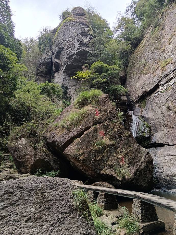 新昌十九峰景区韩妃江游步道徒步_游客_游人_基本