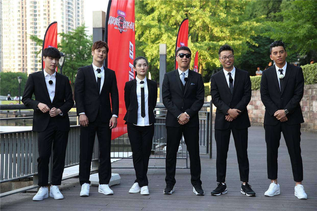 黄渤黄磊合影惊艳全网!老全新节目即将来袭_王迅_张艺兴_乌镇