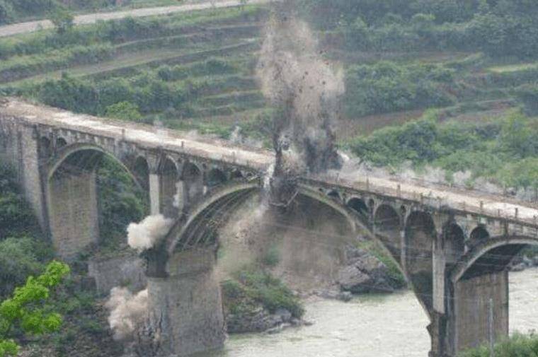 我国最委屈大桥,被专家认定为危桥,爆破后却炸出一群"伪专家"_桥梁