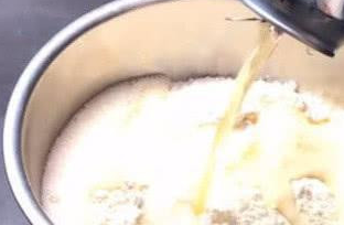 馒头铺老板秘诀：和面不加水改用它，不放酵母，10分钟快速发面！(图3)